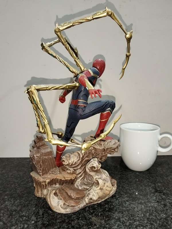 DIAMOND SELECT Marvel Gallery: Avengers Infinity War Movie Spiderman PVC Gallery Figure (NO BOX)