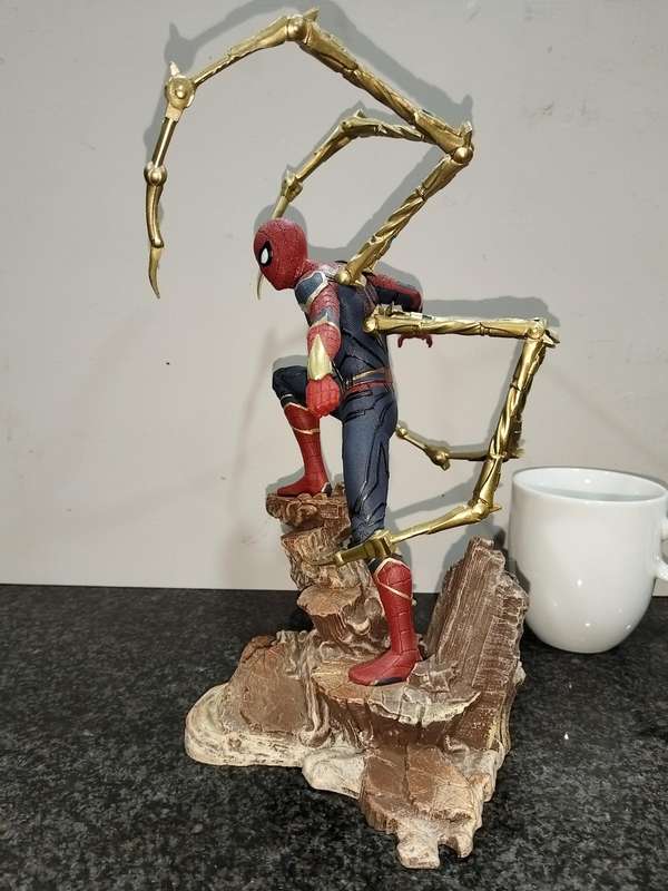 DIAMOND SELECT Marvel Gallery: Avengers Infinity War Movie Spiderman PVC Gallery Figure (NO BOX)