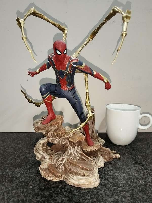DIAMOND SELECT Marvel Gallery: Avengers Infinity War Movie Spiderman PVC Gallery Figure (NO BOX)