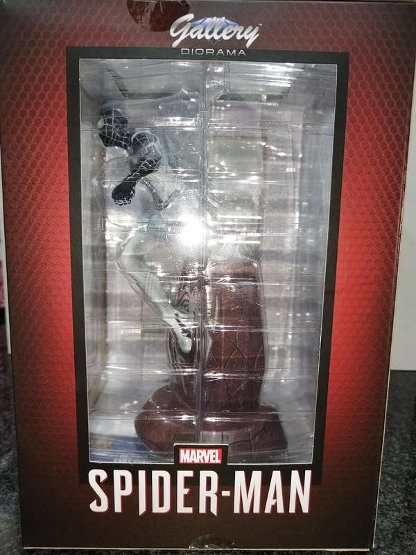 DIAMOND SELECT Marvel Gallery: Spider-Man (Playstation 4 Negative Suit Version) PVC Figure