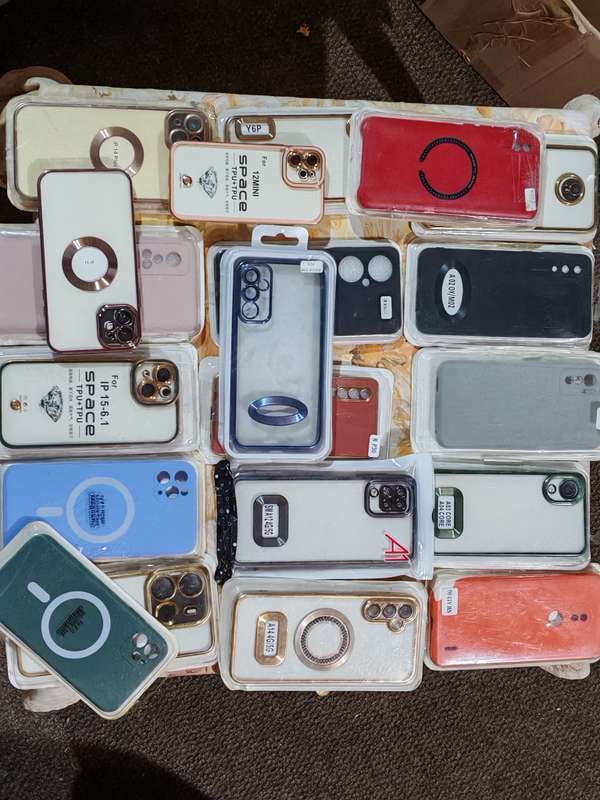 Lot of +-20 new phone cases