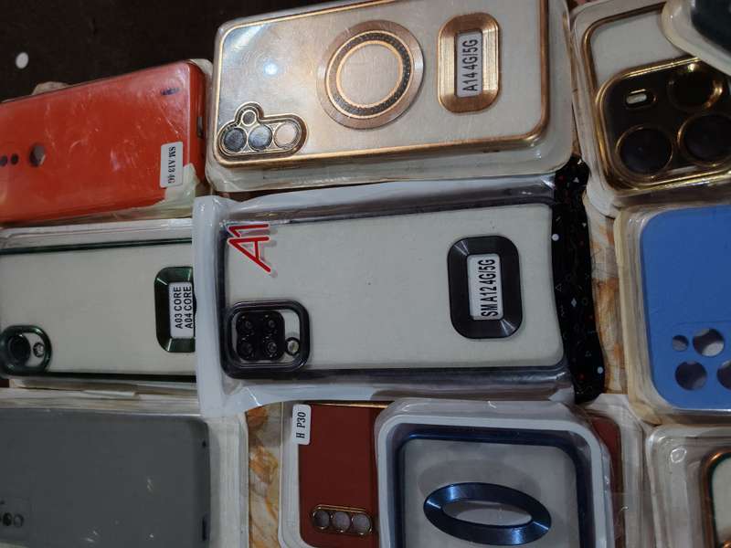 Lot of +-20 new phone cases