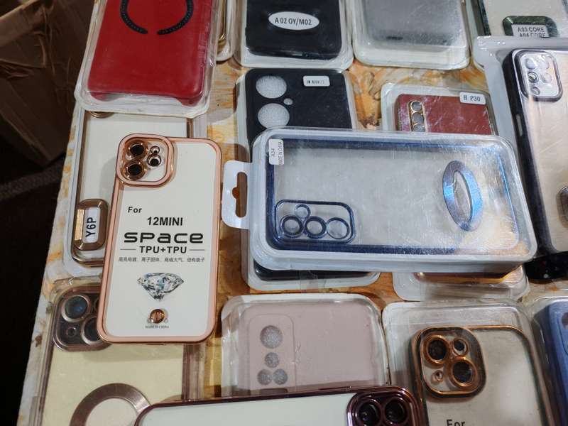 Lot of +-20 new phone cases