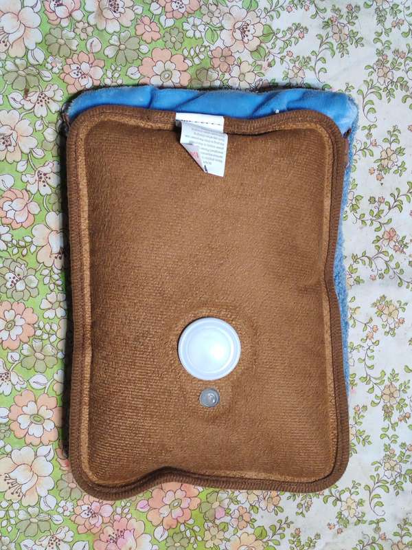 Rechargeable hot water bottle