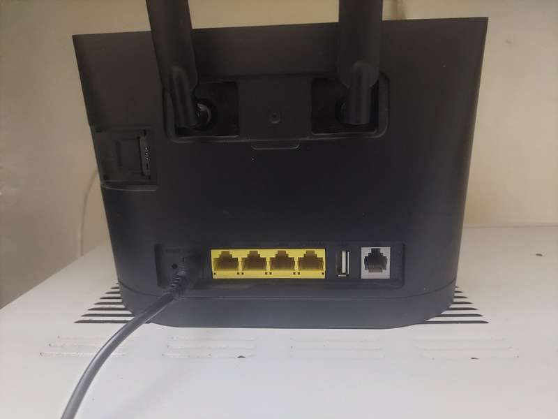 Dstv decoder + Huawei WIFI router