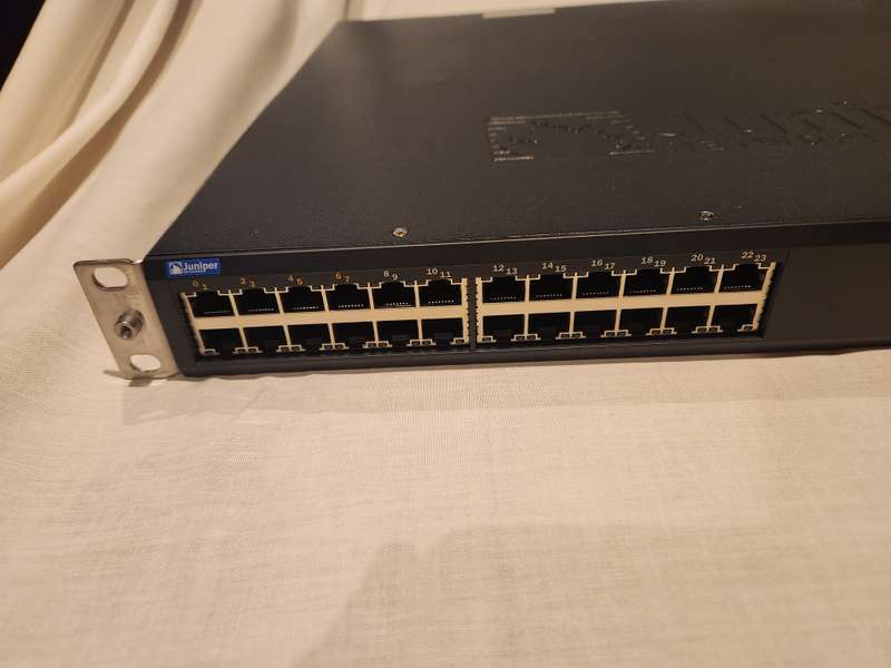 Juniper 24 Port switch 8port PoE