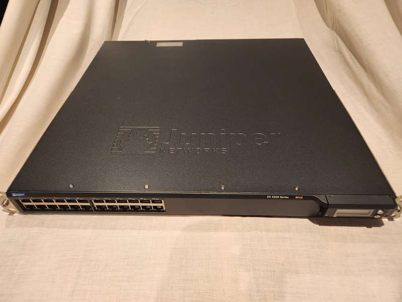 Juniper 24 Port switch 8port PoE