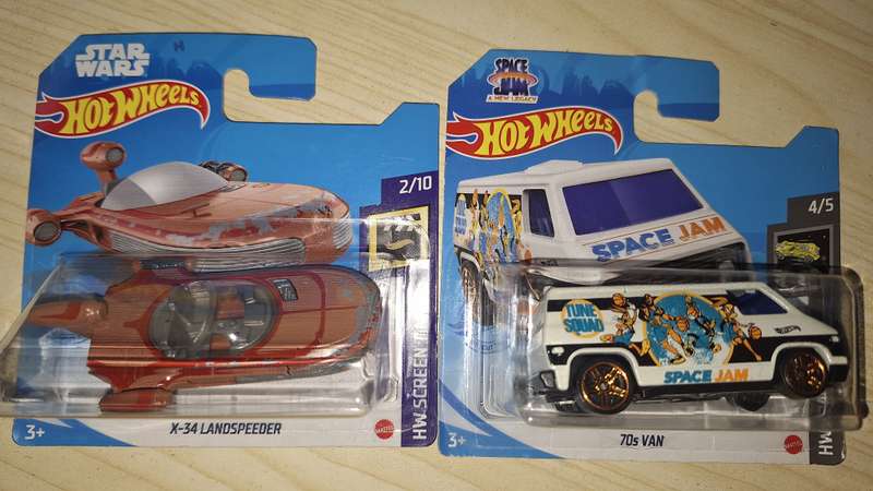 Hot Wheels - Lot of 2 Cars - Star Wars  Speeder and Space Jam
