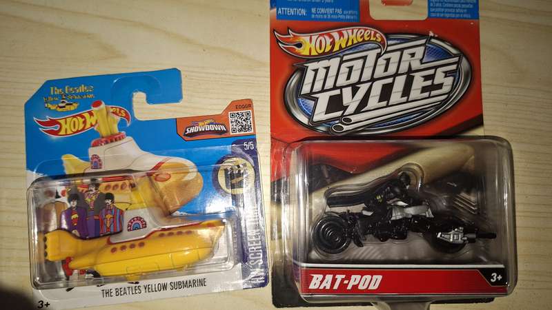 Hot Wheels - Lot of 2 cars - Batpod and Yellow Submarine