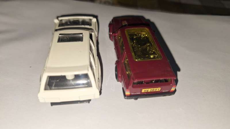 Hot Wheels - Drift Wagons loose lot of 2 white and burgundy 2Volvo and