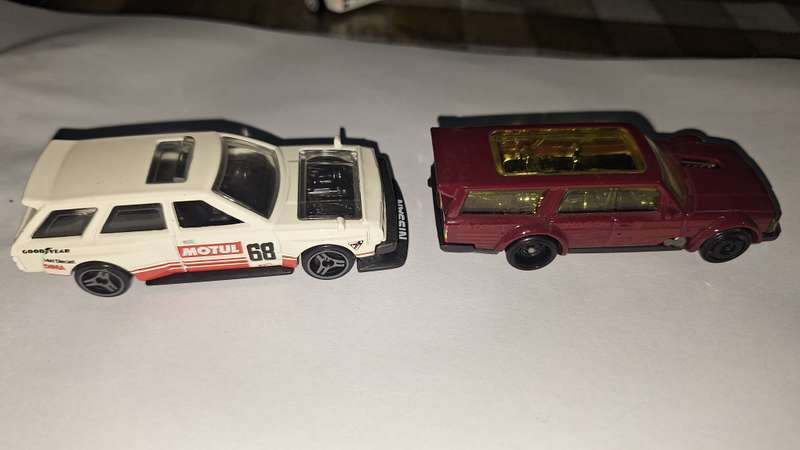 Hot Wheels - Drift Wagons loose lot of 2 white and burgundy 2Volvo and
