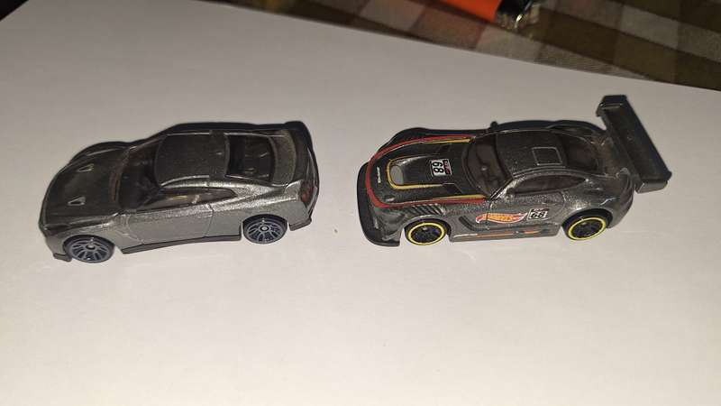 Hot Wheels - Lot of 2 loose - Nissan GTR R35 and Mercedes AMG GT3 Grey