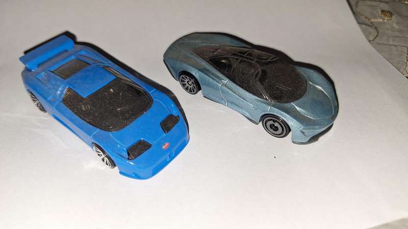 Hot Wheels - Lot of 2 - Bugatti EB110 & Mclaren Speedtail - Blue