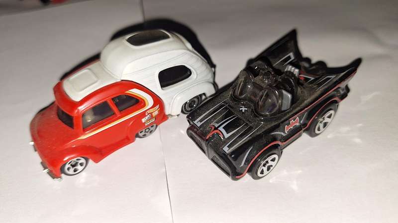 Hot Wheels Tooned - Lot of 2 - RV There Yet and Batmobile