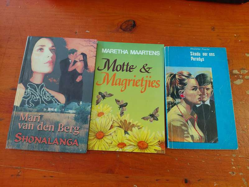 12 x Afrikaanse Liefdes Verhale - Bulk Lot (M)  Unbeatable Value!
