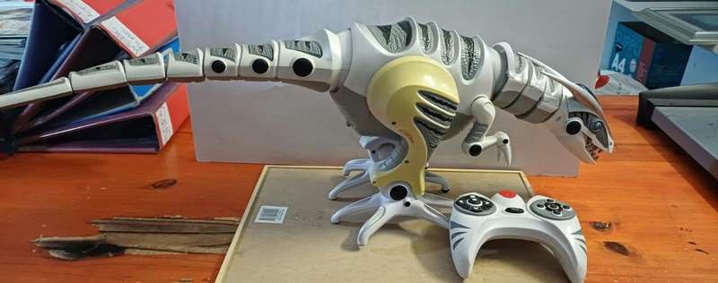 Roboraptor  - Interactive Robotic Dinosaur with Remote Control