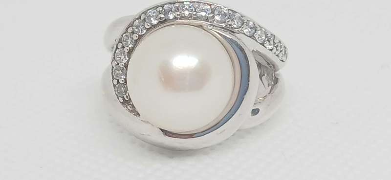Sterling silver mabe and cubic stone ring