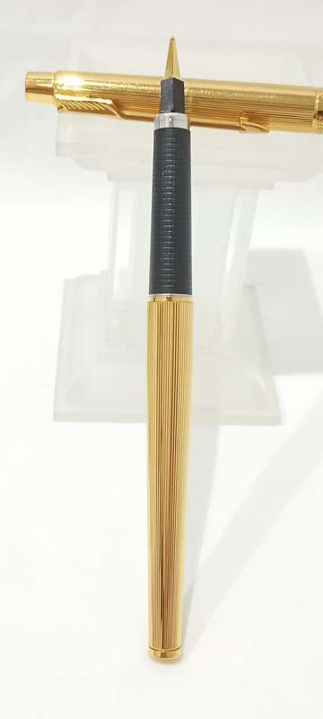Vintage Parker Classic 8366 slim line fountain pen