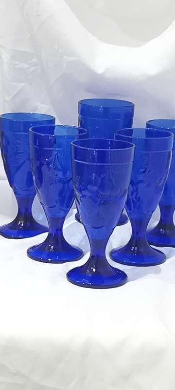 Vintage Luminarc cobalt blue wine gobblets