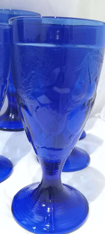 Vintage Luminarc cobalt blue wine gobblets