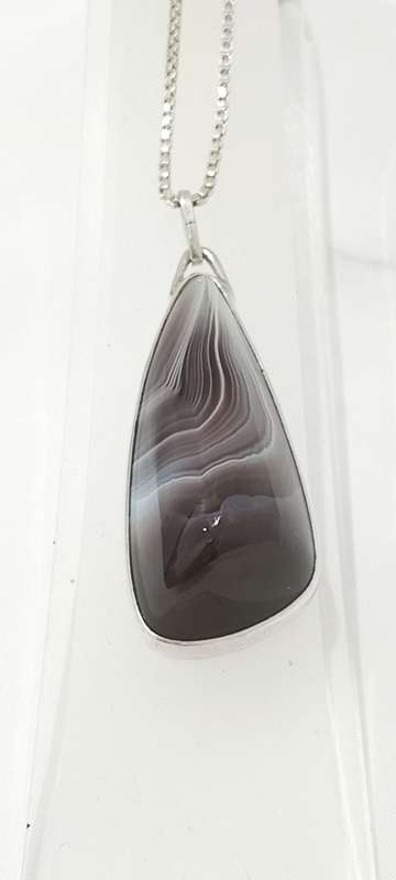 Vintage sterling silver pendant with agate stone