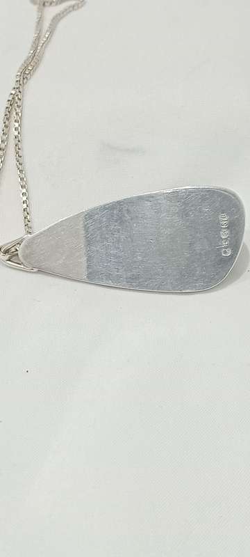 Vintage sterling silver pendant with agate stone
