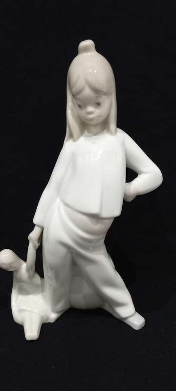 1960s Rosal/Lladro 'Girl with doll figurine