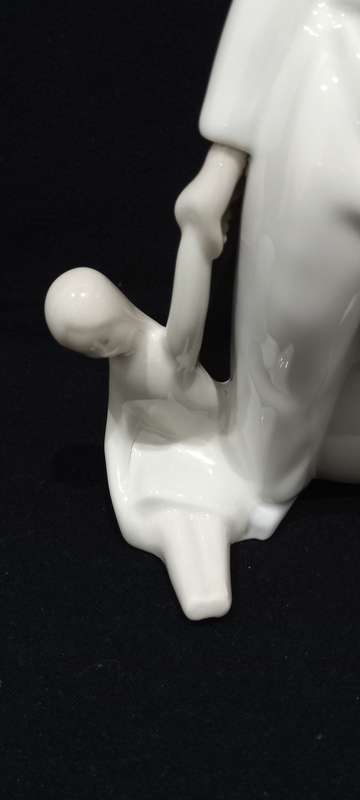 1960s Rosal/Lladro 'Girl with doll figurine