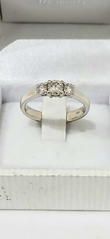 18ct White gold diamond Trilogy ring