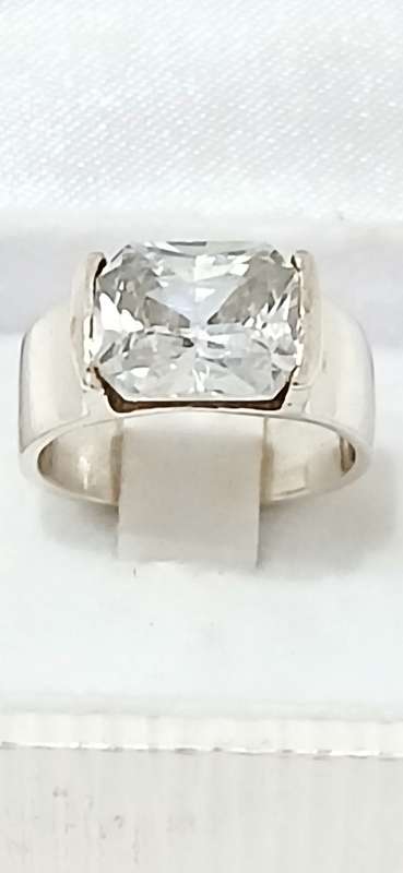 Sterling silver broad ring with cubic stone