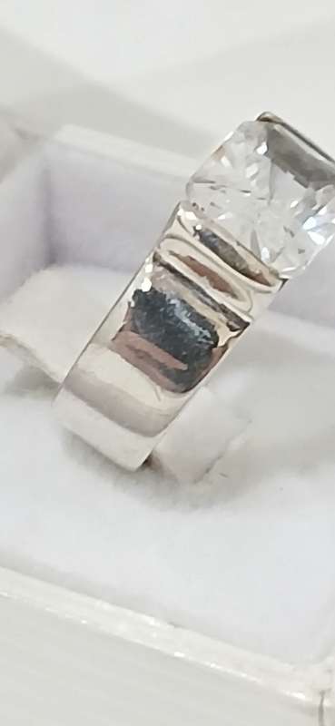 Sterling silver broad ring with cubic stone