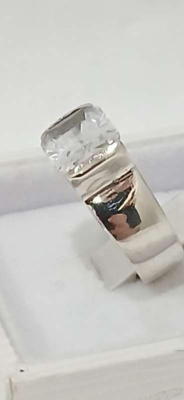 Sterling silver broad ring with cubic stone