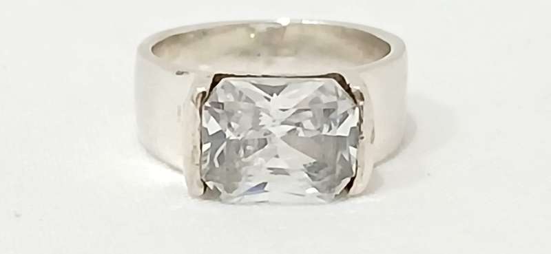Sterling silver broad ring with cubic stone