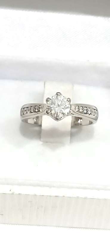 Van Deijl 18ct white gold diamond ring
