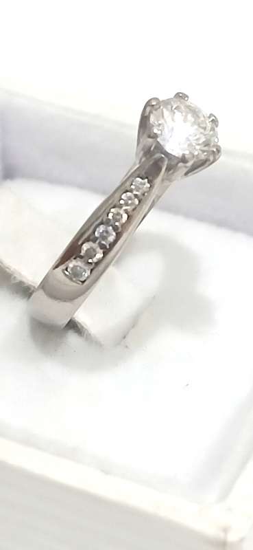 Van Deijl 18ct white gold diamond ring