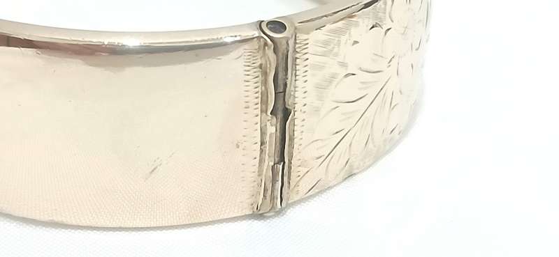 Vintage 9ct gold on Metal Core hinged bangle