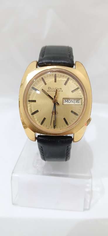 1970s Bulova Accuquartz mens dress watch