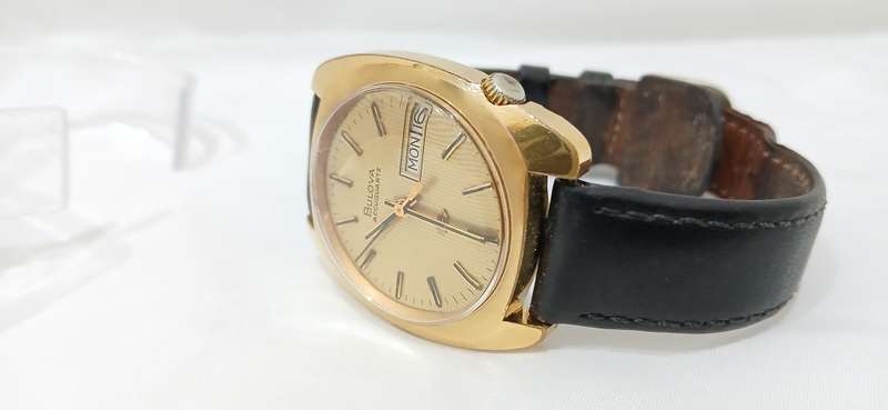 1970s Bulova Accuquartz mens dress watch