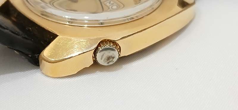 1970s Bulova Accuquartz mens dress watch