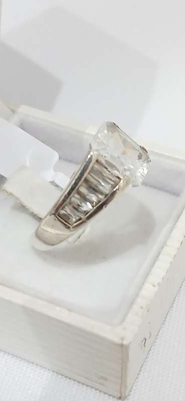 Sterling silver cubic stone ring