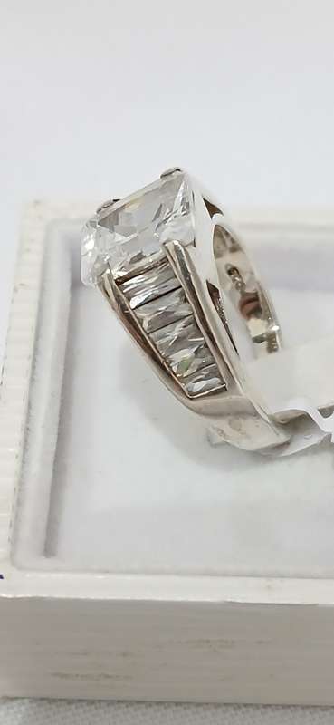Sterling silver cubic stone ring