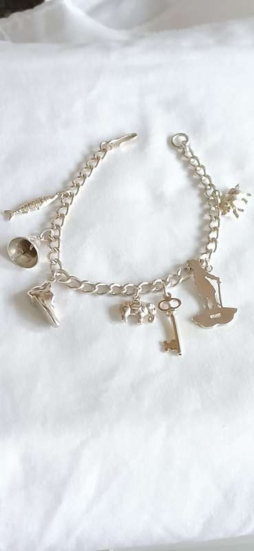 Vintage sterling silver charmed bracelet
