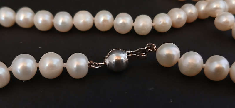 Vintage freshwater pearl necklace