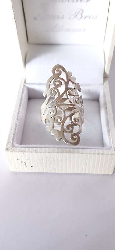 Sterling silver ornate designed ring