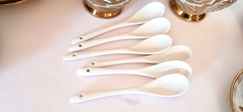Unnamed white and gold tea set