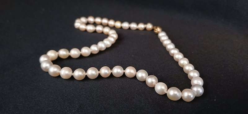 Vintage Freshwater pearls with 9ct gold clasp