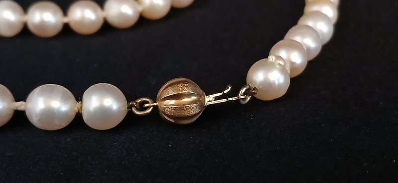 Vintage Freshwater pearls with 9ct gold clasp