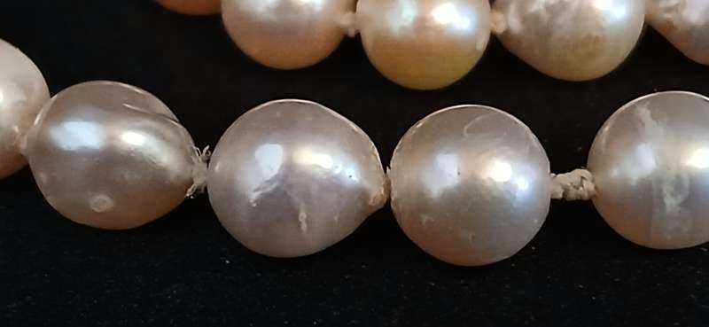 Vintage Freshwater pearls with 9ct gold clasp