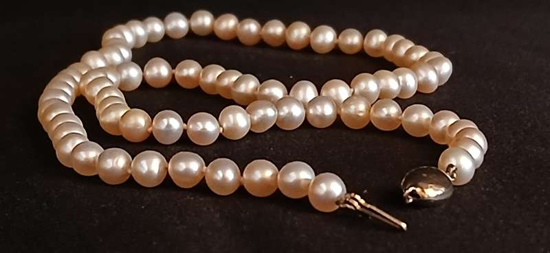 Vintage Freshwater pearls with 9ct gold clasp