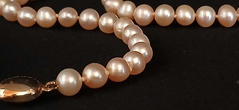 Vintage Freshwater pearls with 9ct gold clasp